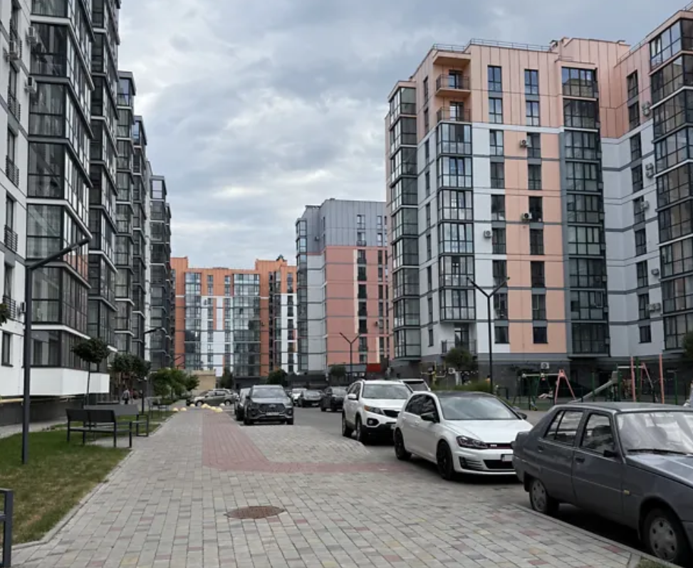 ЖК Дрімтаун - парковка та прибудинкова зона